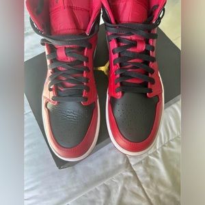 Jordan 1 Mid Red/Black